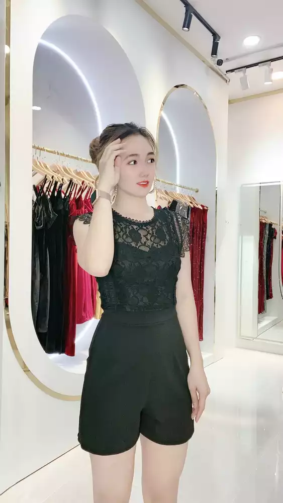 Jumpsuit short phối ren