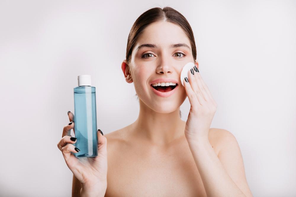 Top 10 nước tẩy trang sạch sâu bảo vệ da dịu nhẹ 2025