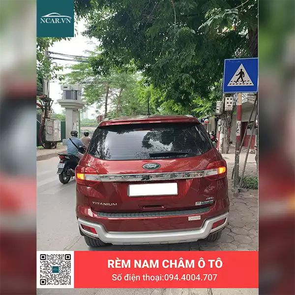 Tấm chắn nắng nam châm xe Ford Everest