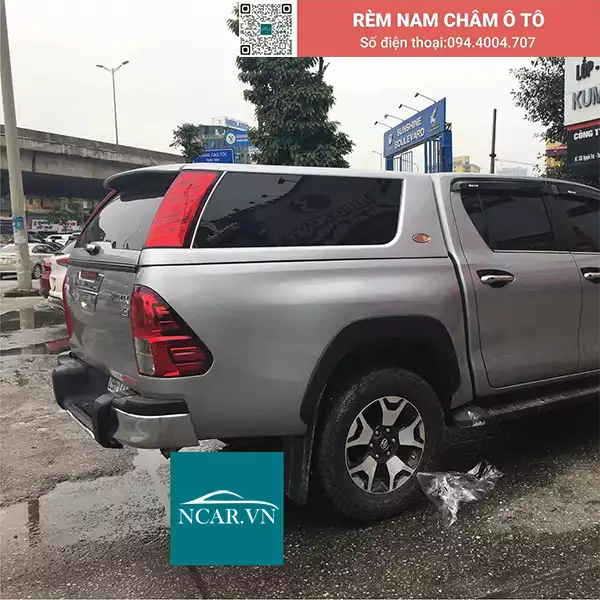 Tấm chắn nắng nam châm xe Toyota Hilux