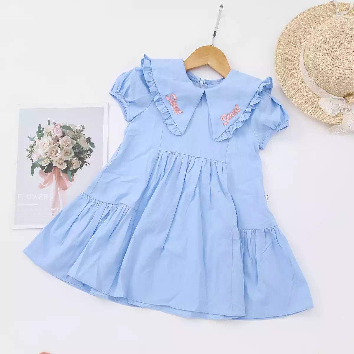 Váy cổ thêu cho bé đi học
