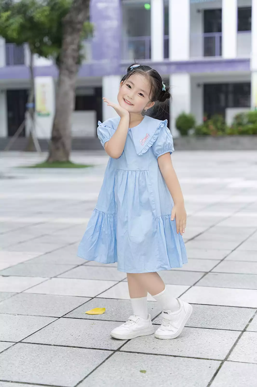 Váy cổ thêu cho bé đi học
