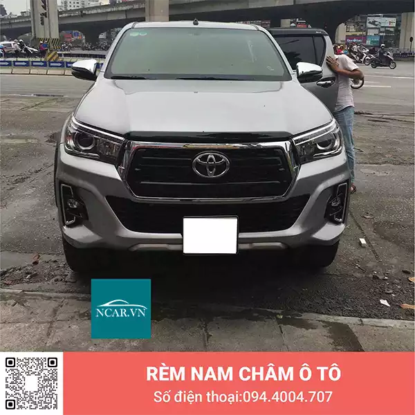 Tấm chắn nắng nam châm xe Toyota Hilux
