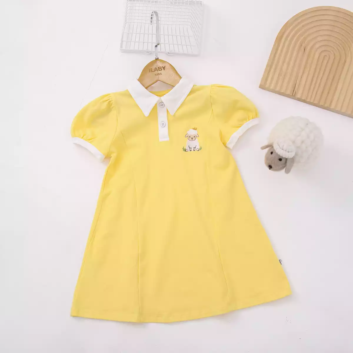 Váy polo thêu ngực bổ mảnh