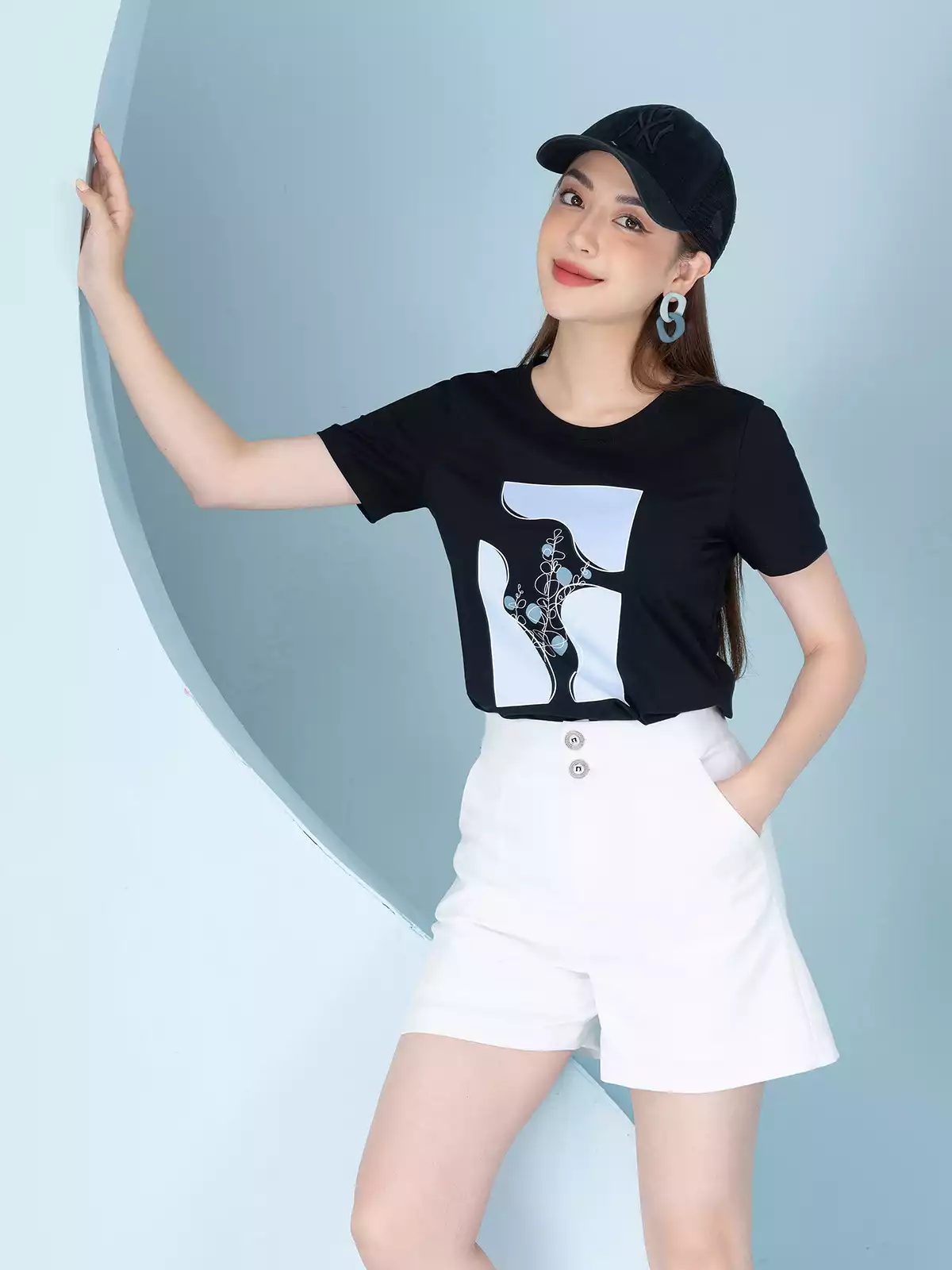 Áo phông nữ in hình họa tiết