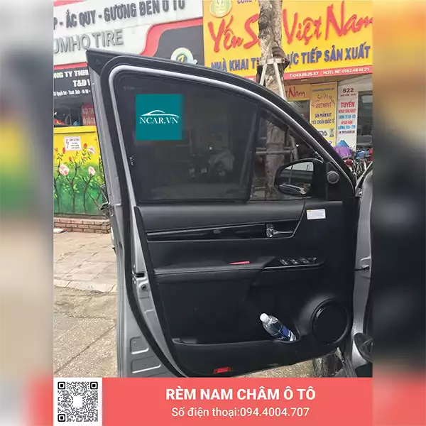 Tấm chắn nắng nam châm xe Toyota Hilux