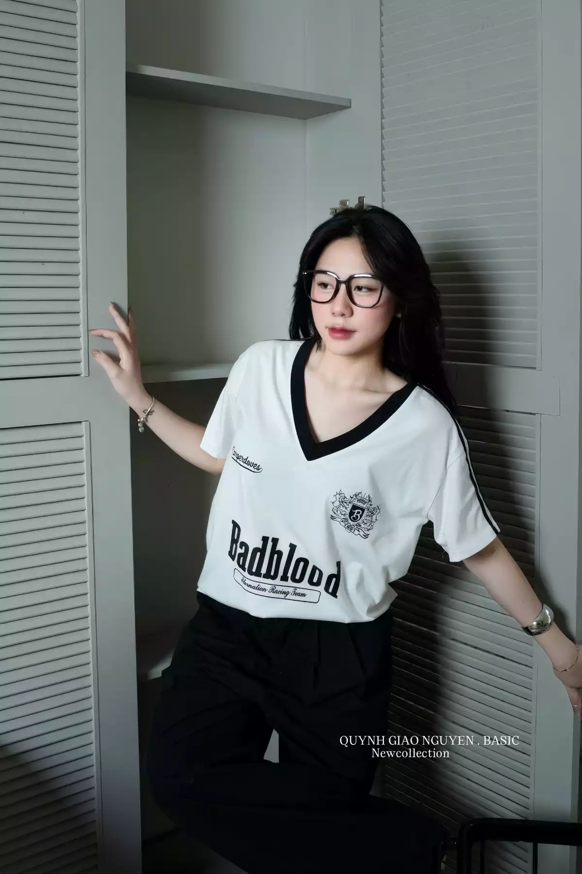 Áo thun cổ tim form rộng ( ĐEN )_3