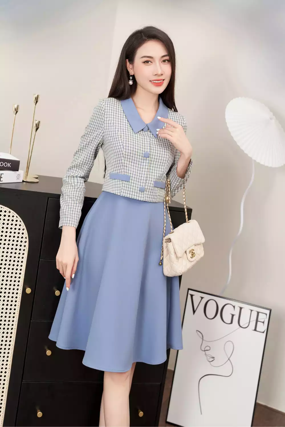 11 Outfit phối đồ chân váy kẻ caro dài mặc với áo gì?