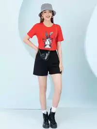 Áo phông nữ phom rộng in hình thỏ đeo kính