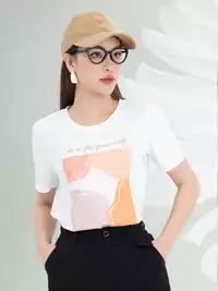 Áo phông nữ phom rộng in hình họa tiết