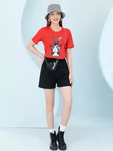 Áo phông nữ phom rộng in hình thỏ đeo kính