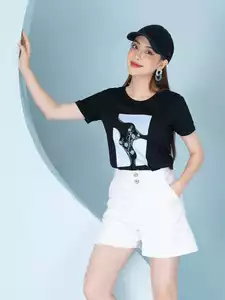 Áo phông nữ in hình họa tiết