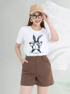 Áo phông nữ phom rộng in hình thỏ đeo kính