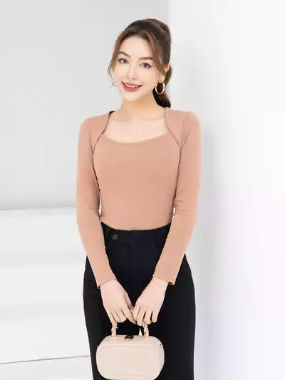  Áo thun dài tay dáng ôm cổ vuông đáp chéo 
