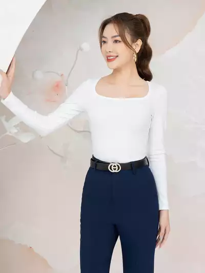  Áo thun dài tay dáng ôm cổ vuông 