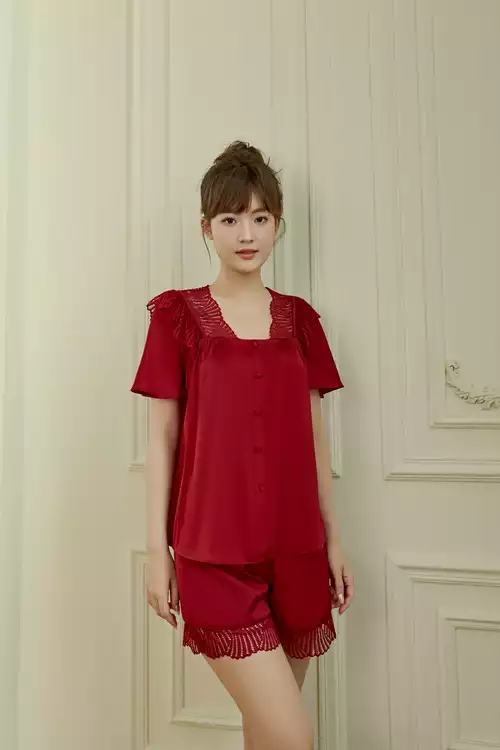ĐỎ