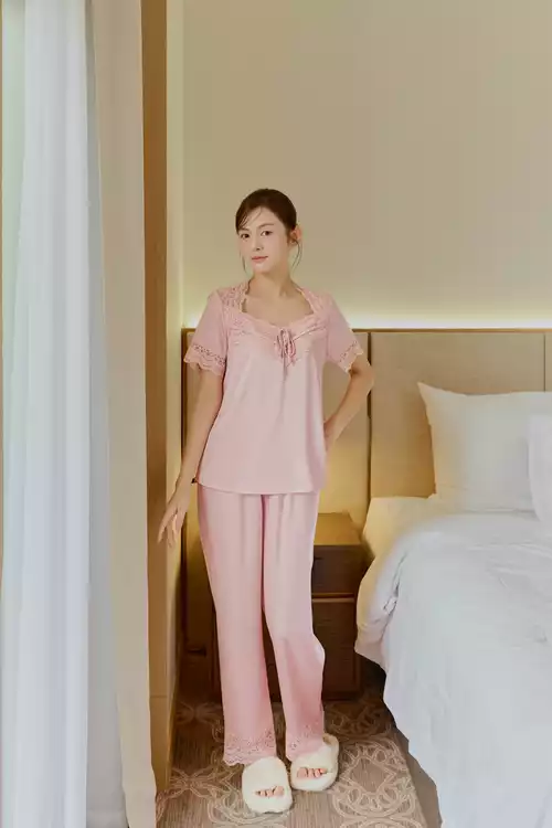 MÀU HỒNG