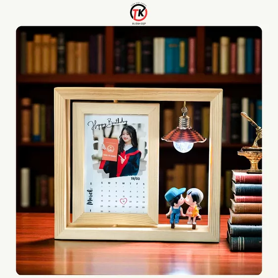 Product image - Khung ảnh xoay 2 mặt để bàn kèm đèn, búp bê