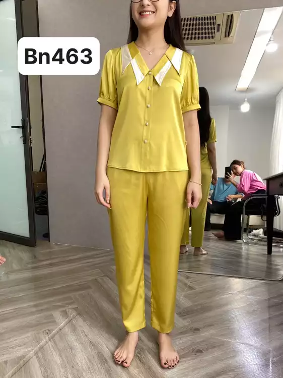 Product image - Bộ ngủ họa tiết cổ xếp ly trắng