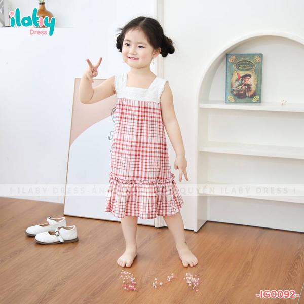 Váy kẻ phối ren