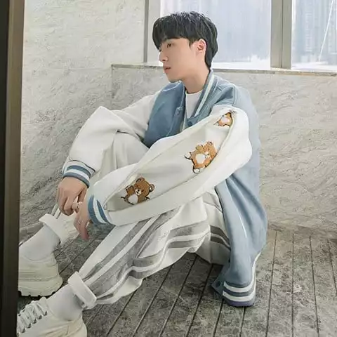 Áo Varity tay khóa gấu