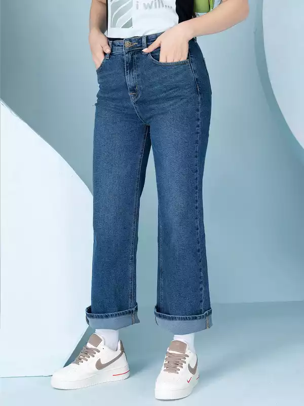  Quần jeans dáng suông màu xanh đậm 
