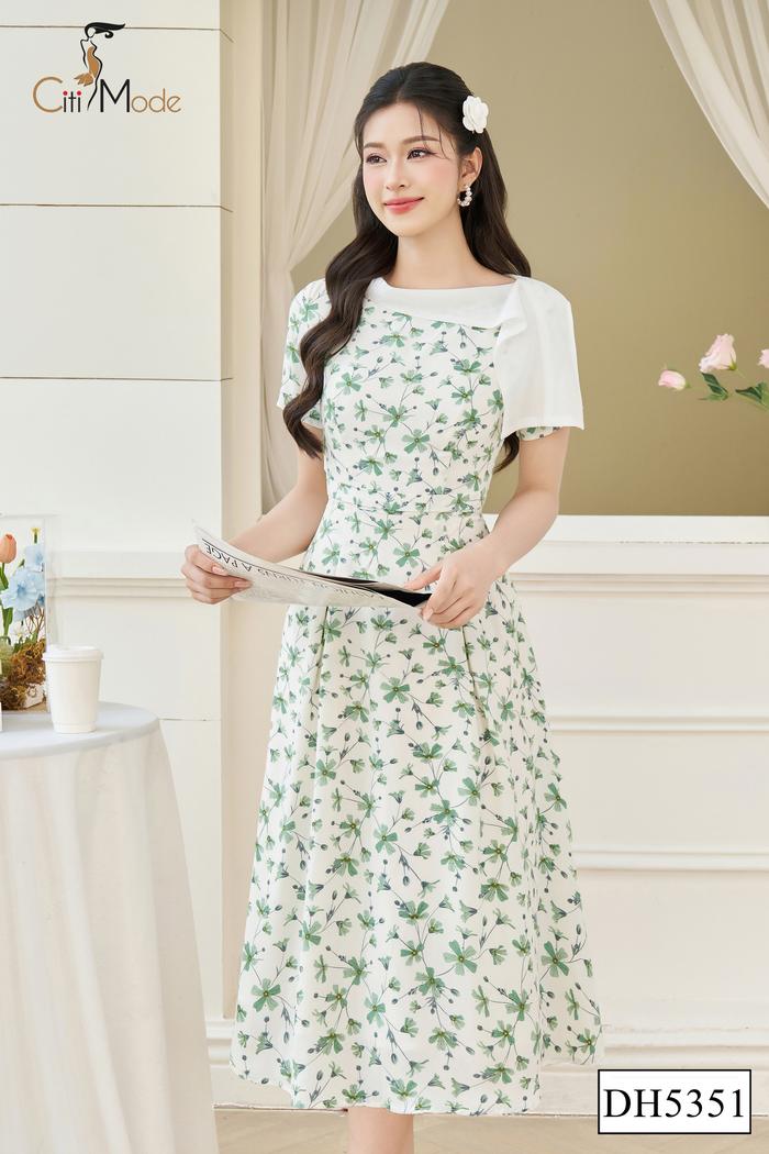 Đầm xòe hoa xanh cổ thuyền vạt trắng