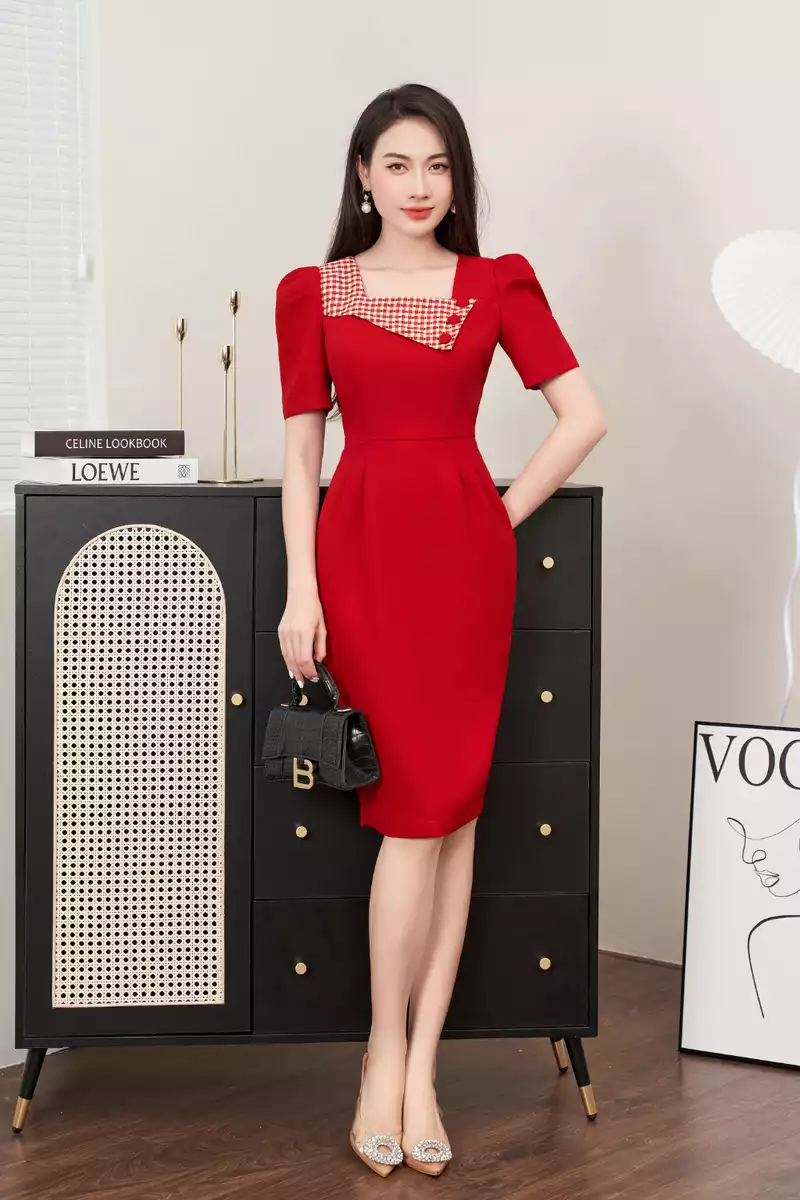 Đầm ôm đỏ 1 màu phói kẻ đỏ