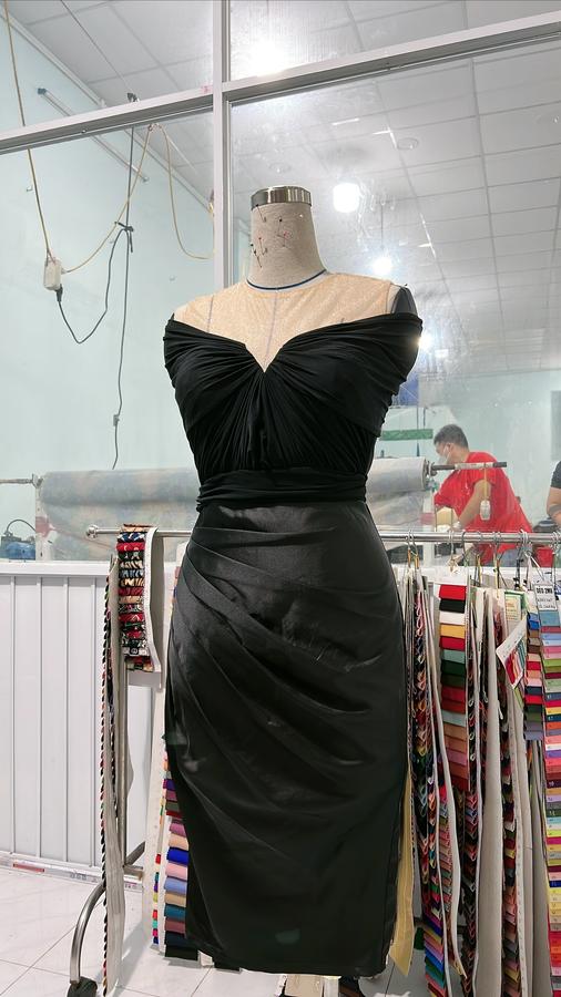 Đầm trễ vai dạ hội