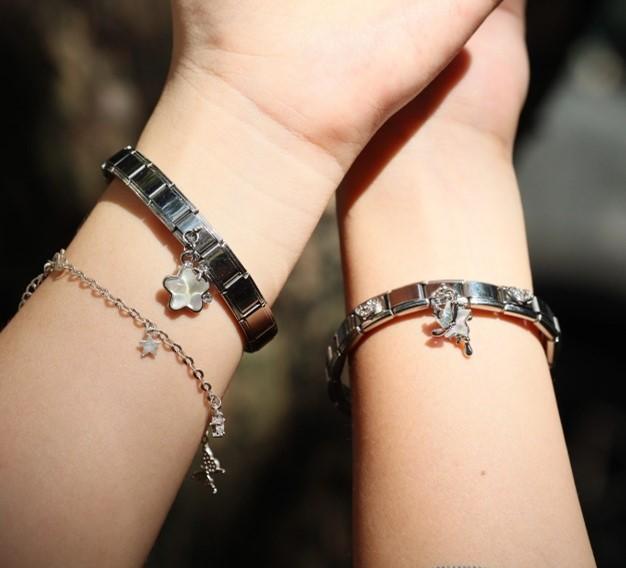 Giải Mã Giá Vòng Italian Charm Bracelet: Giá Bao Nhiêu và Có Đáng Mua Không?