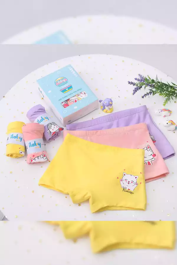 1 quần chip bé gái in hình