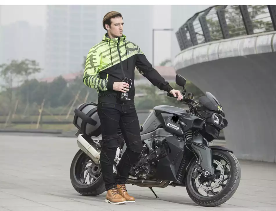 Những mẫu áo khoác đi xe máy cho nam được ưa chuộng nhất