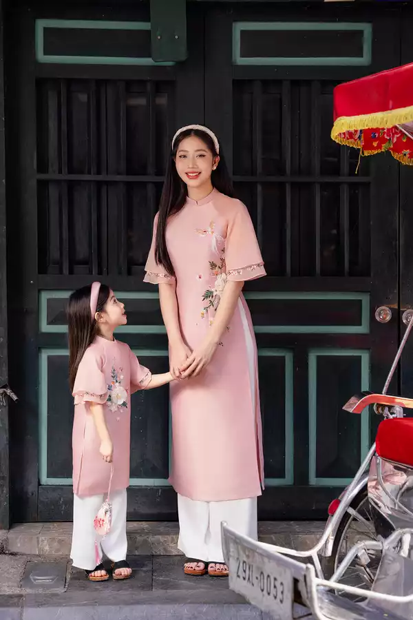 Áo dài Mẫu Đơn mẹ