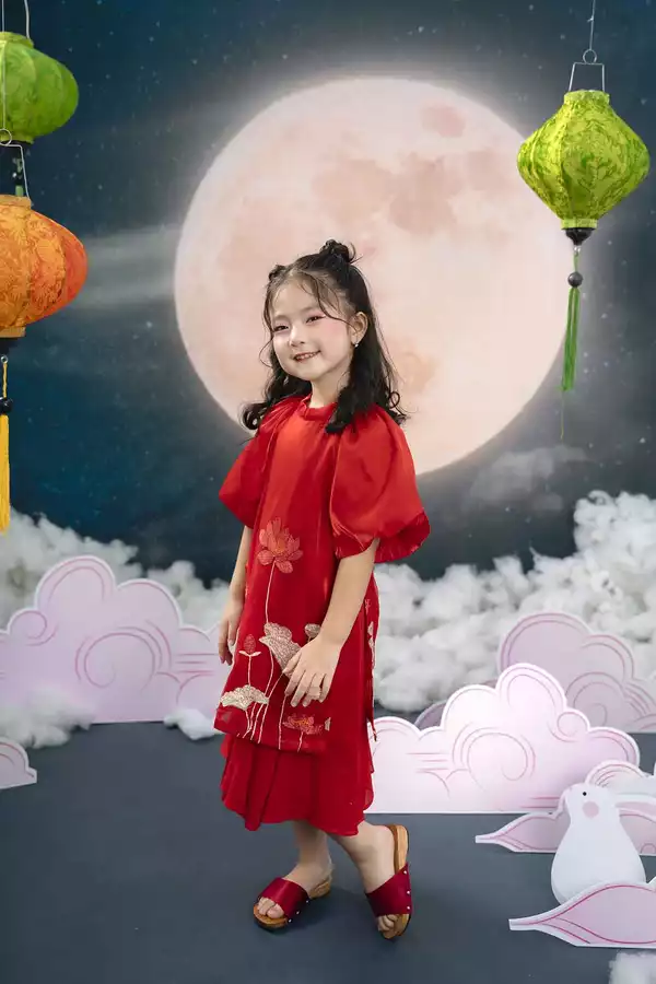 Áo dài thêu hoa sen