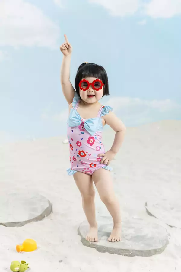 Bikini liền hoa tiết phối nơ ngực