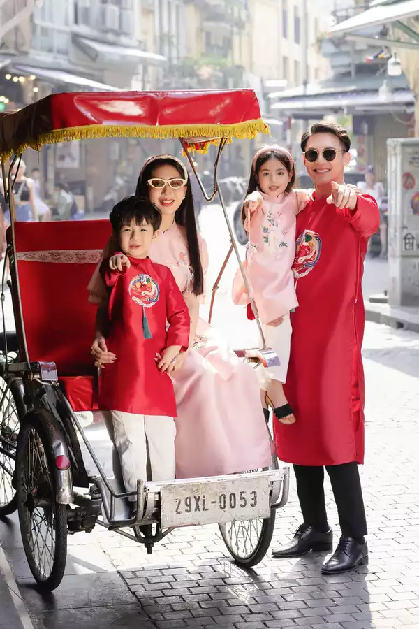 Áo dài bé thêu phượng