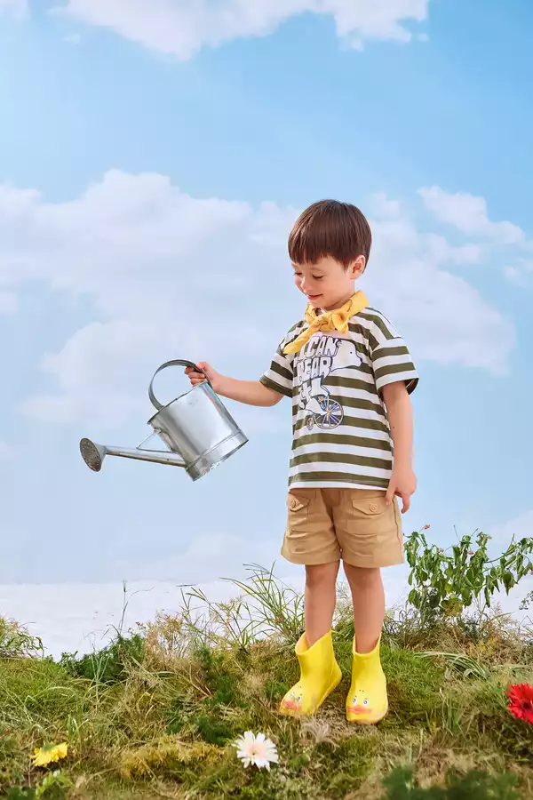 Quần kaki phối túi ốp trên túi