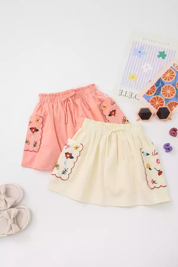 Chân váy thêu hai bên túi