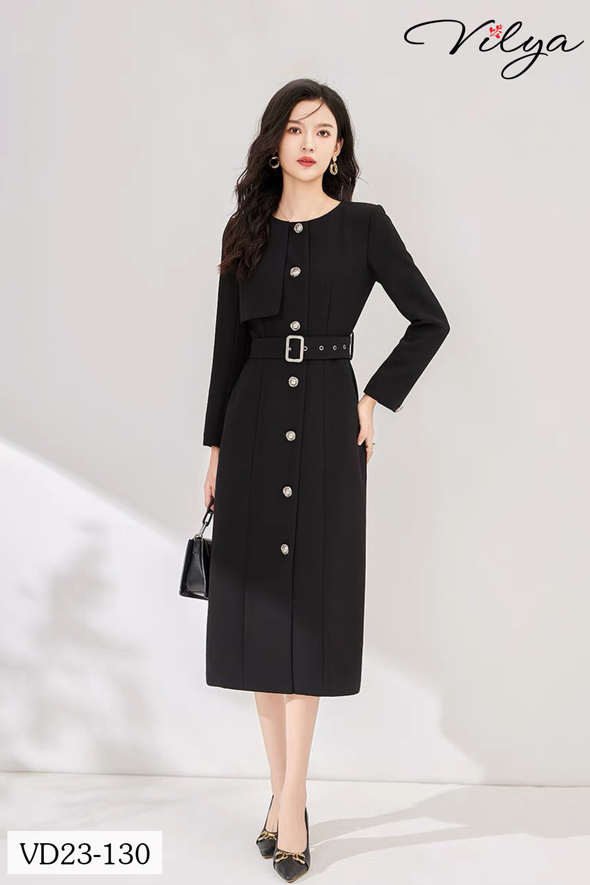 Đầm xuông thắt khuyên đai