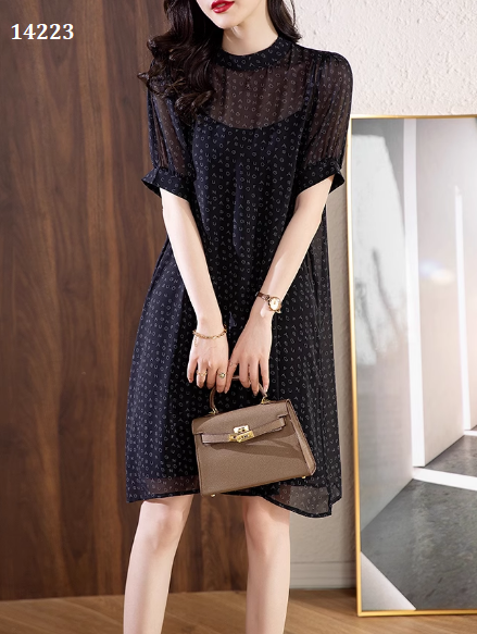 14223-Đầm voan suông oversize tay phồng cổ trụ cách điệu( voanin, lót)_thumbnail_1