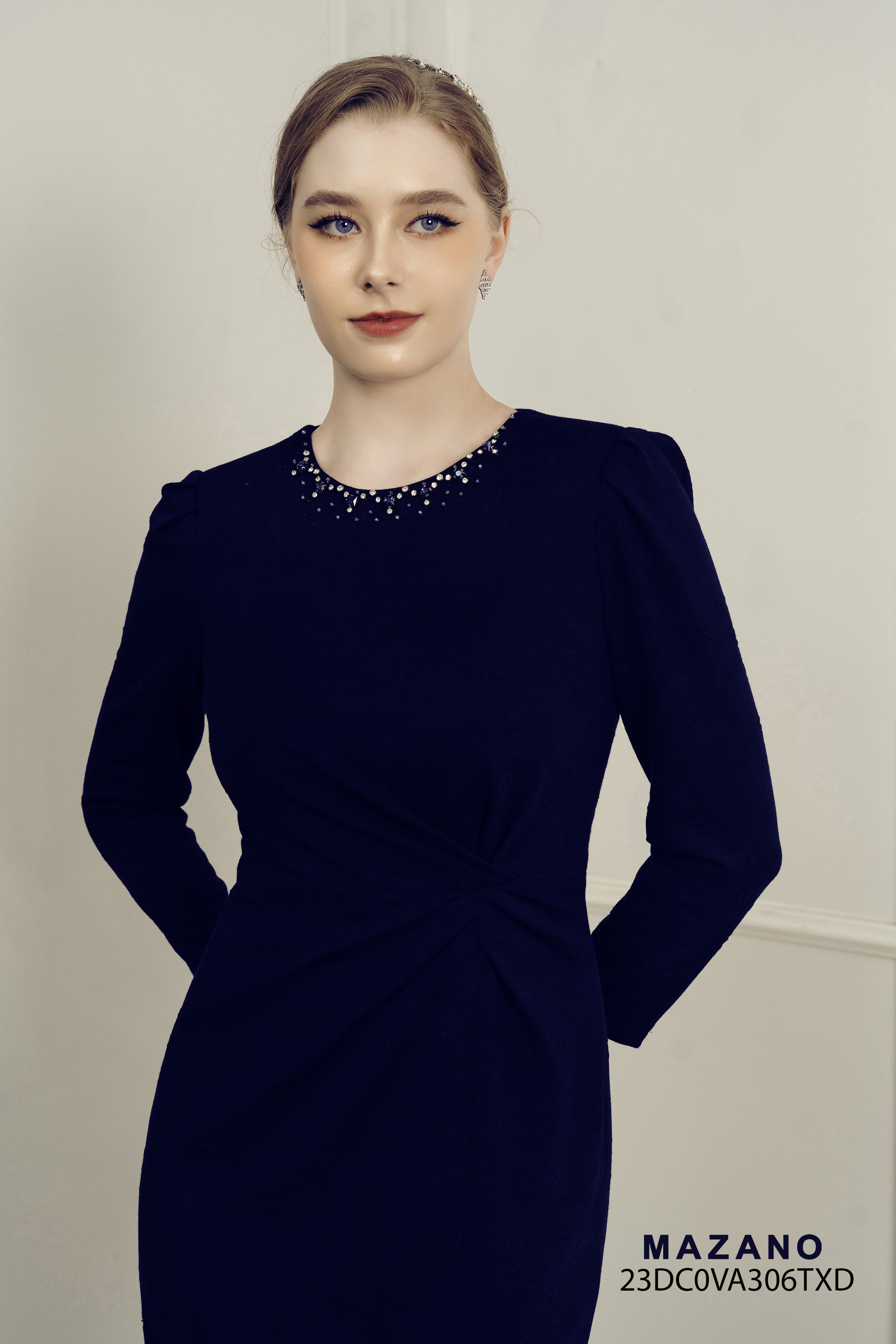 Đầm ôm công sở xếp ly eo, đính trang trí cổ_thumbnail_1