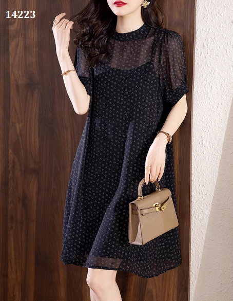 14223-Đầm voan suông oversize tay phồng cổ trụ cách điệu( voanin, lót)_thumbnail_0