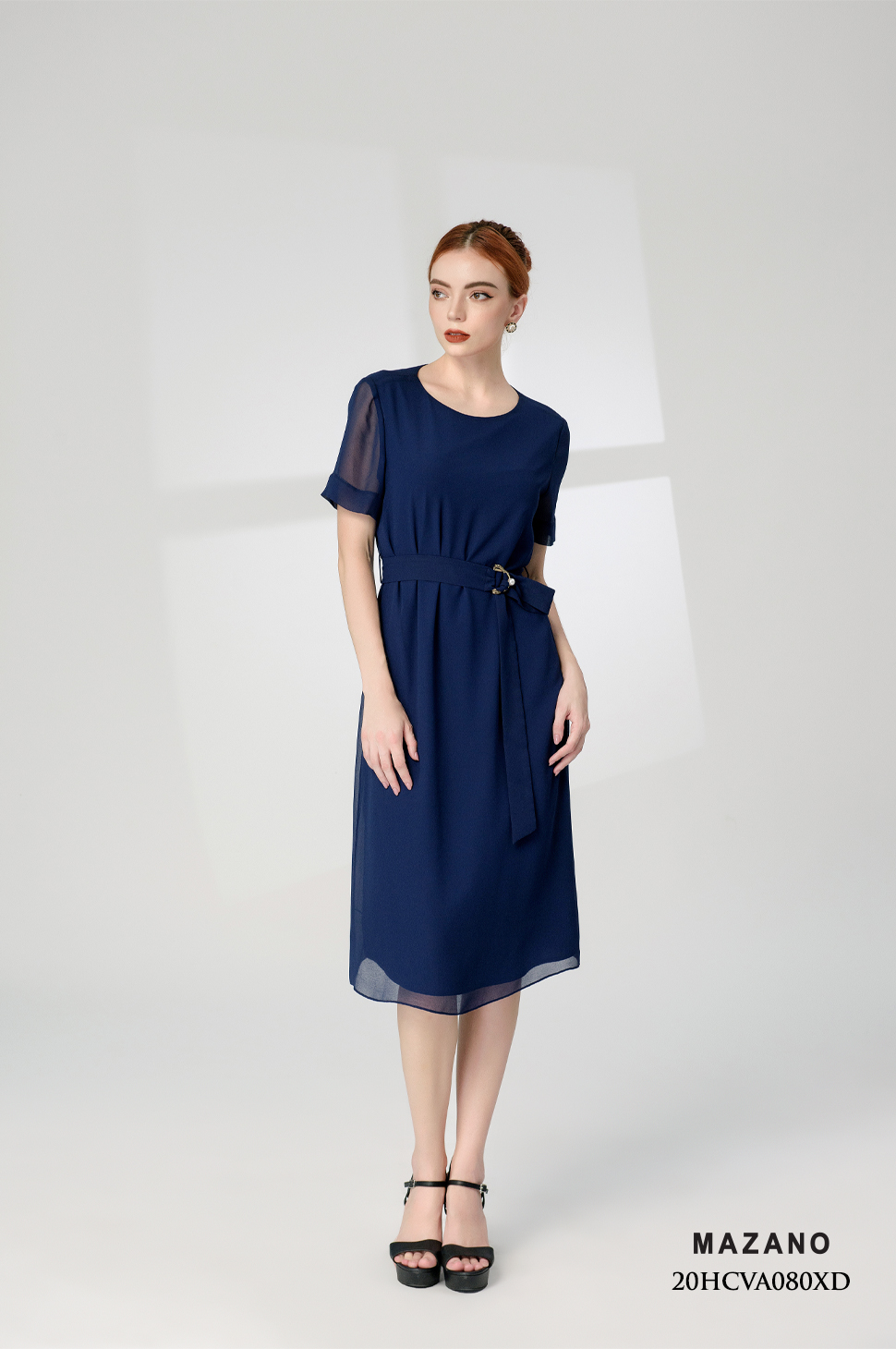 Đầm xanh thắt đai cách điệu