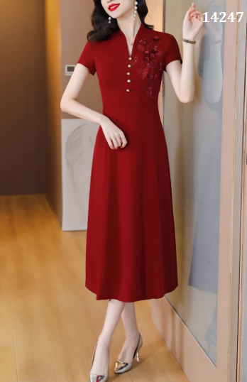 14247-Đầm suông đỏ vai kết hoa cổ cách điệu ( lụa ché)_thumbnail_2