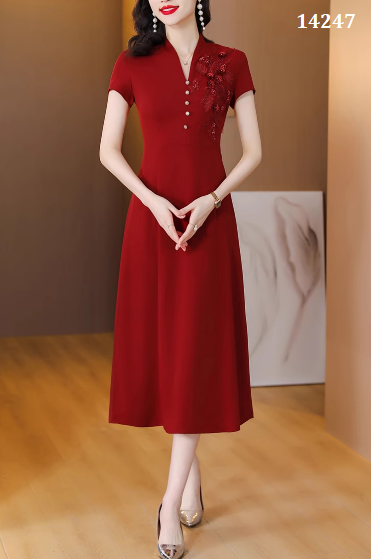 14247-Đầm suông đỏ vai kết hoa cổ cách điệu ( lụa ché)_thumbnail_1