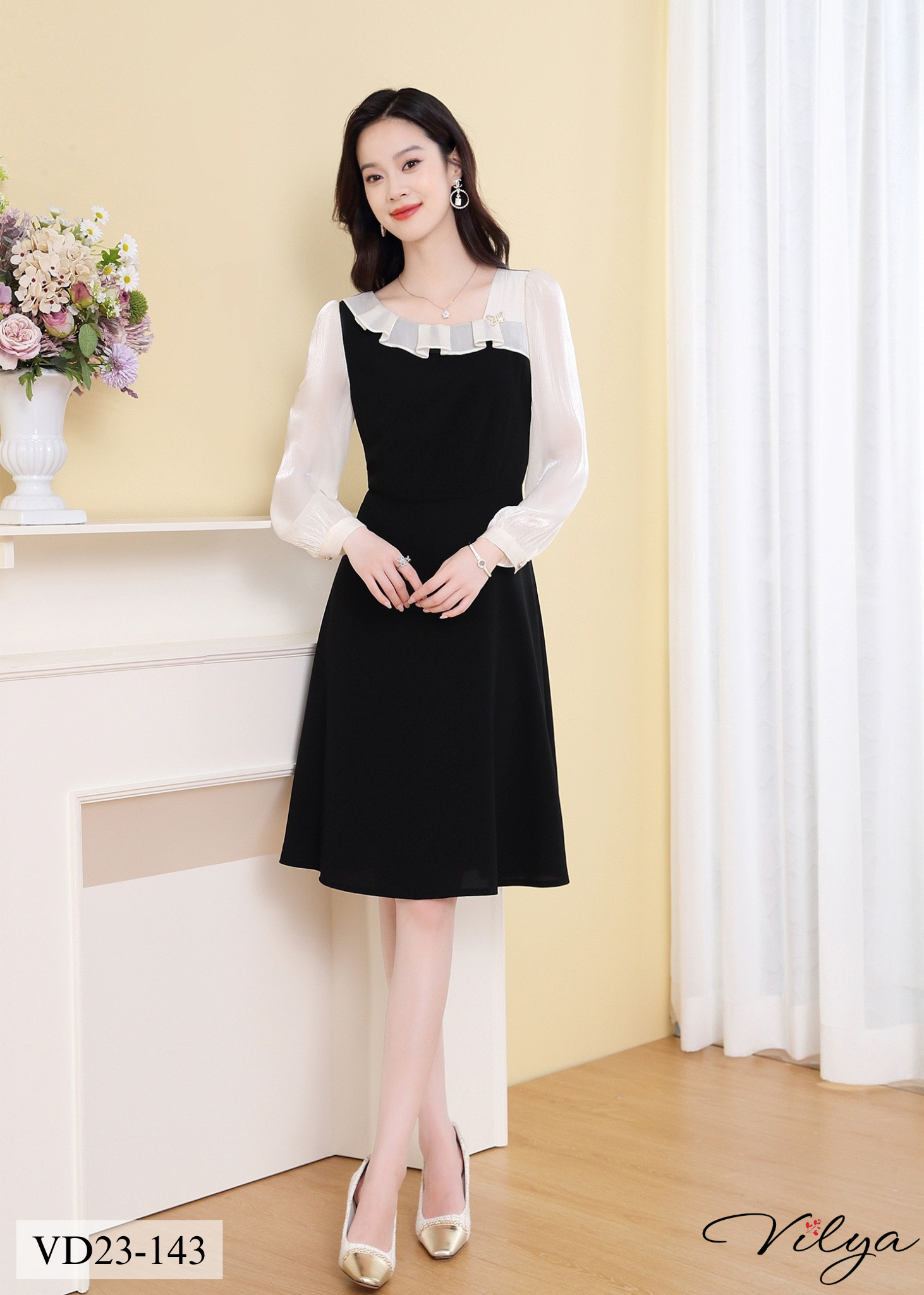 Đầm xòe đen tay phối tơ trắng VD23-143