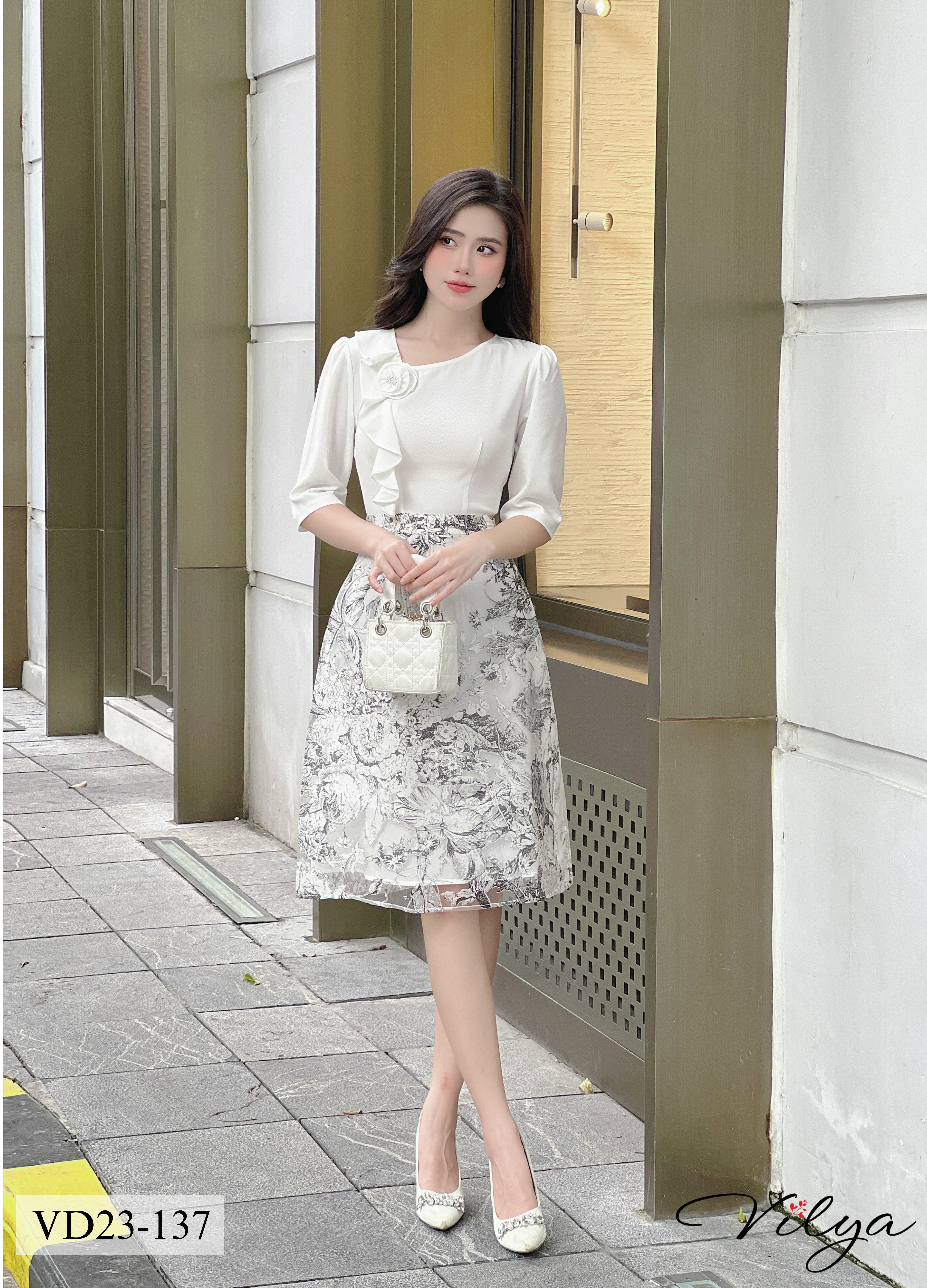 Đầm xòe phối hoa đen VD23-137