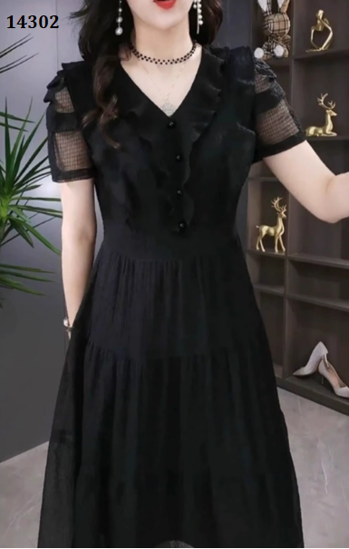 14302-Đầm  voan đen cổ  bèo cách điệu ( voan tơ xước) _thumbnail_0