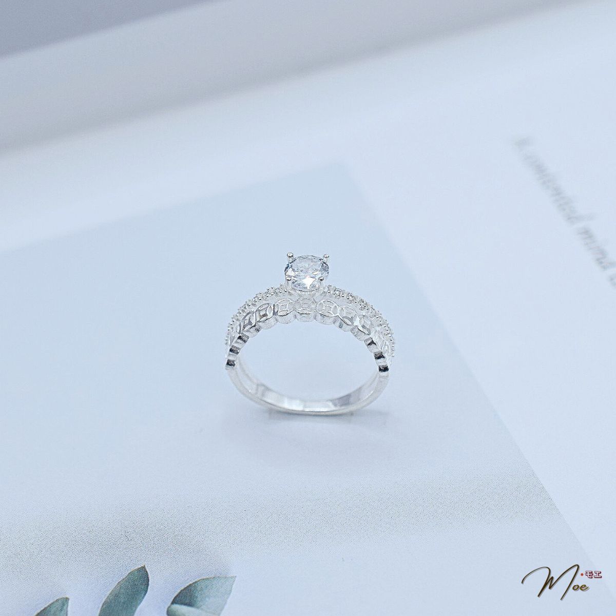 N147 - Nhẫn kim tiền kép dải đá kim cương