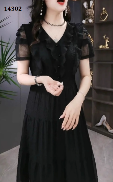 14302-Đầm  voan đen cổ  bèo cách điệu ( voan tơ xước) _thumbnail_1